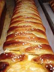 Braided lemon bread